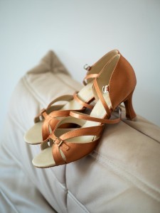 Dámské taneční boty PAS1-101 ANGLICKÝ SATÉN TĚLOVÁ TMAVÁ+KOREKCE SUPINACE